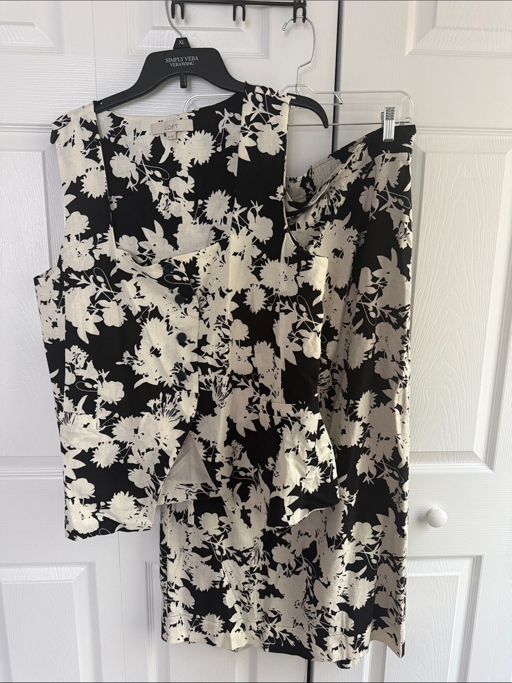 LOFT Black and White Floral Sleeveless Top/Vest (sz XL) + Skirt (sz 14)